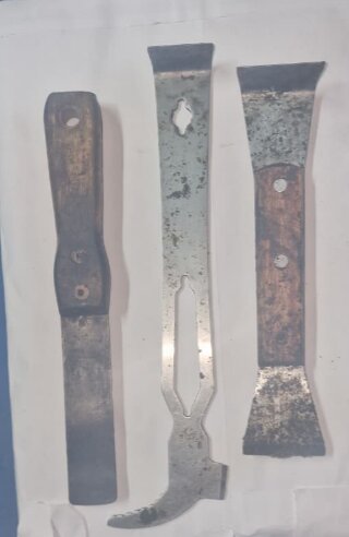Set of metal hive tools